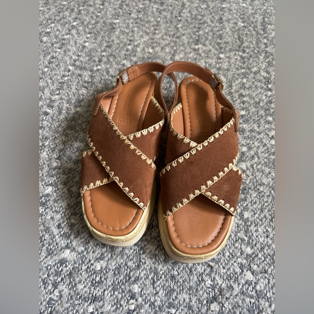 Platform Sandals with Stitching Suede Detail